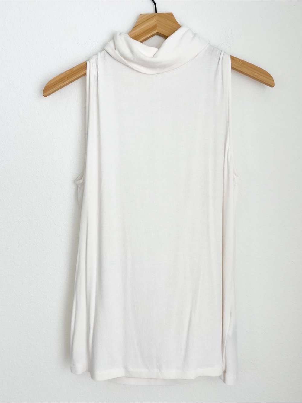 Magaschoni White Sleeveless Turtleneck Knit Top L